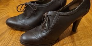 And Taylor Loft brown high heel lace up shoes